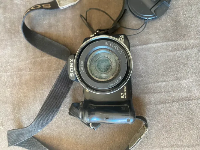 Câmera Sony com avarias