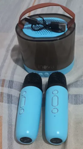Caixa de som com dois microfones ? ?