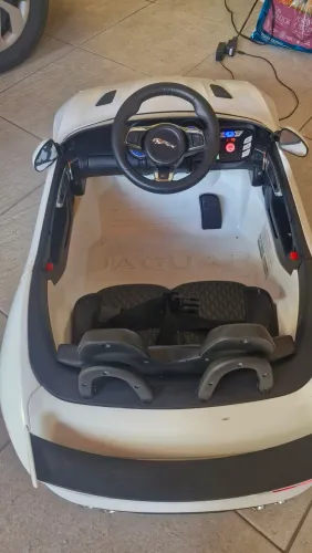 Carrinho elétrico jaguar