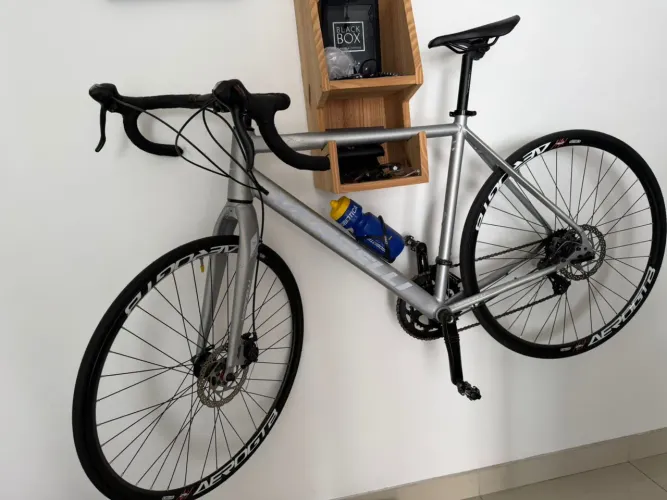 BIKE VERSELE TAMANHO 52 (BRINDE ROLO DE TREINO NOVO) 