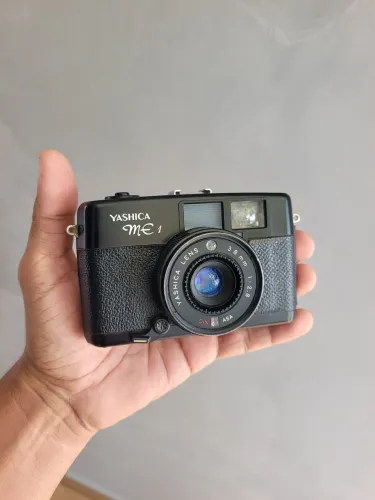 Câmera analógica Yashica