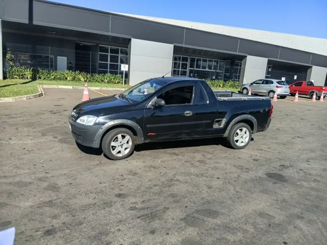 Faço frete pequeno e  descarte de móveis  região de Londrina  a. Combinar 
