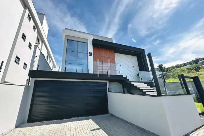 Casa com 144m², 3 dormitórios sendo 1 suíte no loteamento Green Village