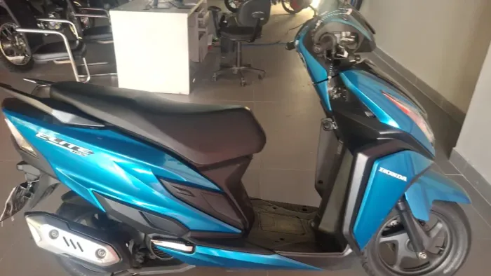 Moto Elite 125 única dona.