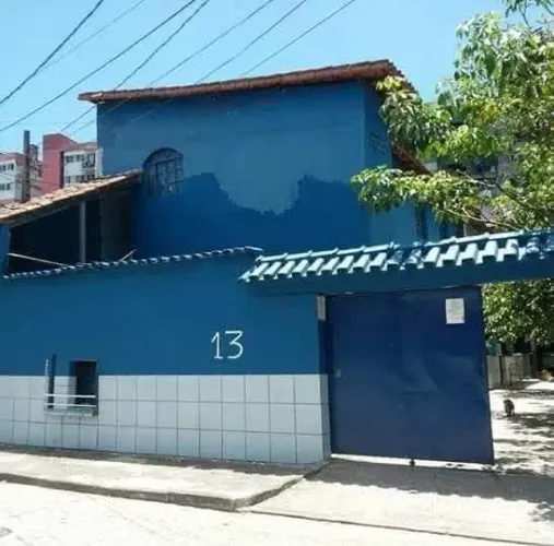 Aluga-se suítes mobiliadas em Jardim Camburi