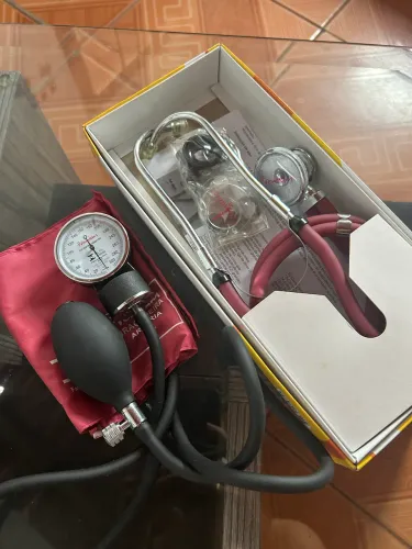 kit estetoscópio e esfigmomanômetro