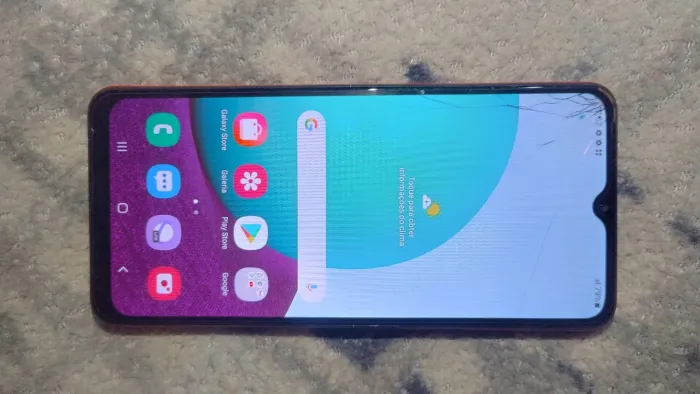 a02 Samsung tá trincado só no cantinho da tela mas esta em ótimo condições