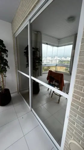 Glass Reflector Bronze Running Door 230 x228 - English Removal