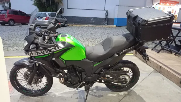 Vende-se está moto Kawasaki versys x300, interessados entrar em contato,ZAP: *