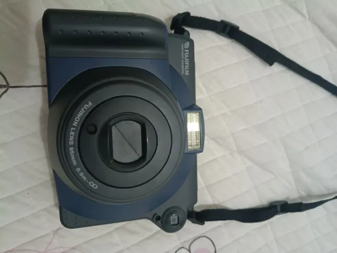Máquina fotográfica polaroide 