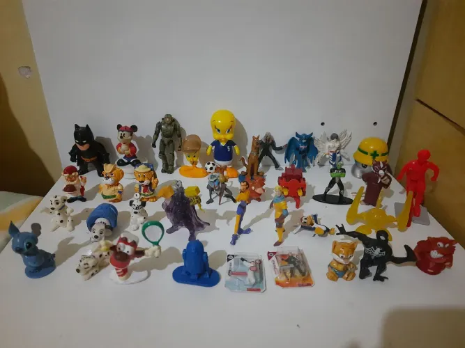 Lote de miniaturas de kinder ovo,promocionais,marvel,Disney e outros 