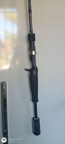 Vendo vara de pesca para carretilha nova