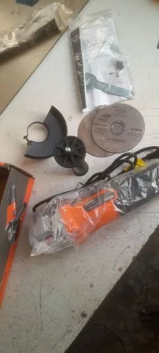 Venda de Esmerilhadeira Angular Deffer de 110V