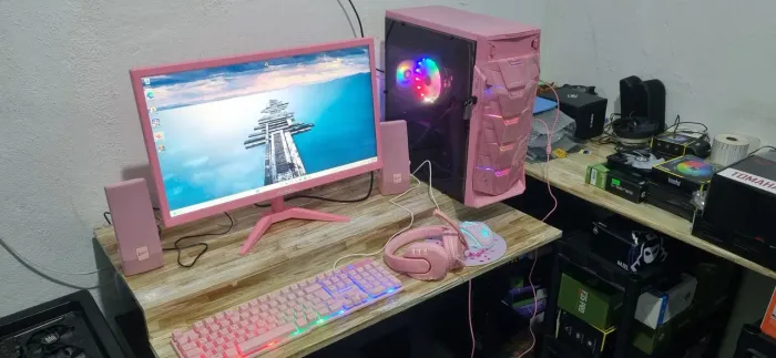 PC Gamer Rosa Completo Xeon E5 2680 v4, 16Gb, 480Gb, RX 580, Win 11 com NF e Garantia