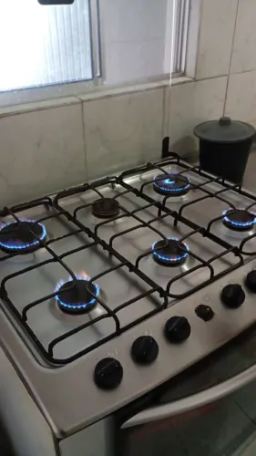 Fogão Eletrolux 6 bocas, forno pegando e luz 