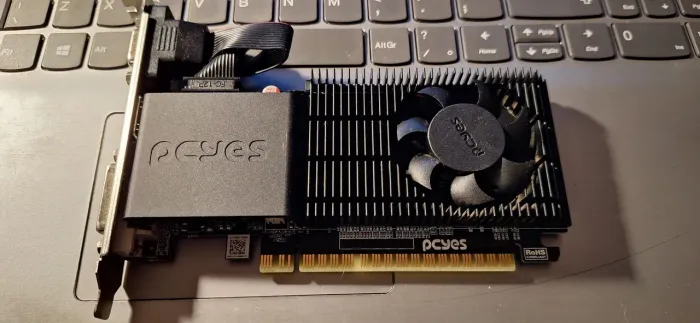 Placa de Vídeo PCYES NVIDIA GeForce 210 1GB DDR3