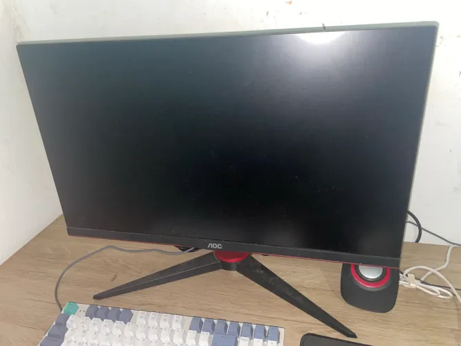 Monitor gamer AOC 23.8?