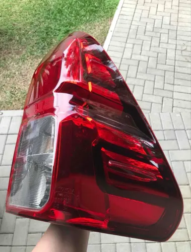 Lanterna traseira direita ORIGINAL Hilux