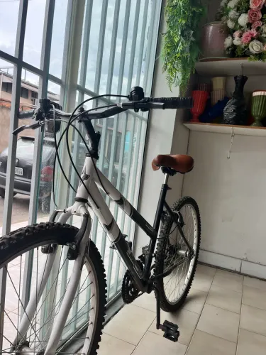 Bicicleta Feminina Aro 26 Ultra Bikes Bicolor Freio V-Brake