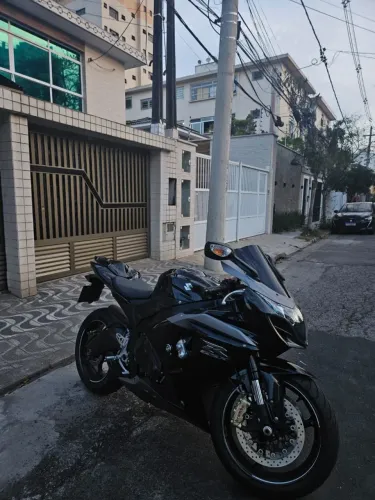 GSX-R1000 2016 preta SRAD