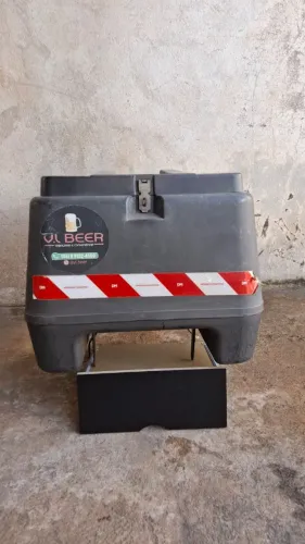 Baú com suporte 80L
