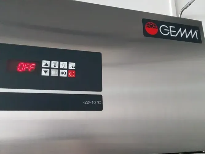 LABOR ISA 70RS/RV TB FREZZER COM REFRIGRAÇÃO ESTÁTICA PARA GELATO/SORVETES