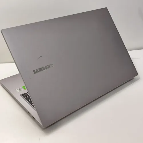 Notebook Samsung - Intel Core i7 de 10a Ger - 16GB de RAM - SSD NVME - NVIDIA