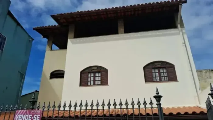 Imóvel para venda possui 176 metros quadrados com 4 quartos em Miramar - Macaé - RJ