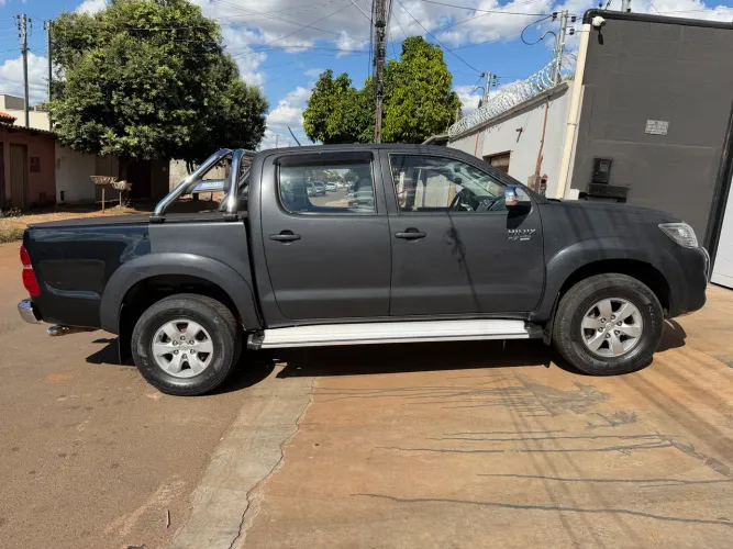 Toyota Hilux CD SRV 4X4 2.7 Flex 16V Aut. 2012