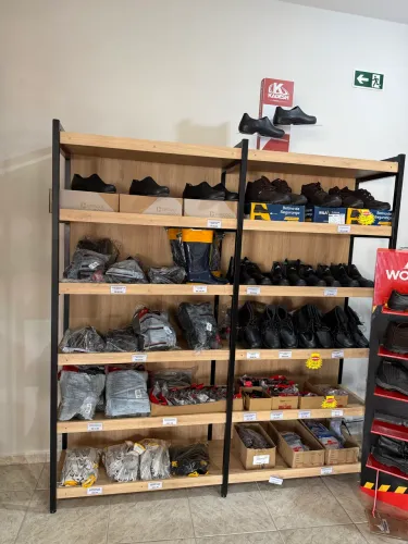 Gôndola de Parede para Loja - 2,00 x 1,92 m