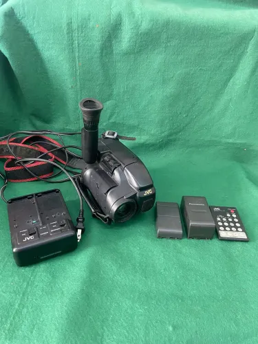 JVC - Antiga filmadora videomovie GR-AX37 compact VHS.. retirada de peças