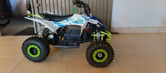 Mini Quadriciclo elétrico, seminovo, passo cartão