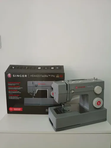 Máquina de Costura Singer Facilita Pro 4423 Novinha