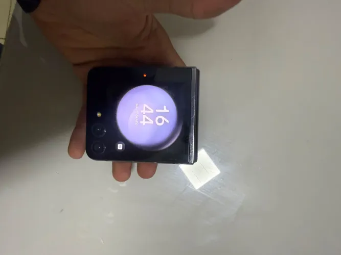 Z Flip 5 - ler descrição