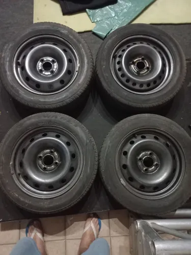 Vendo jogo de rodas de ferro aro 15