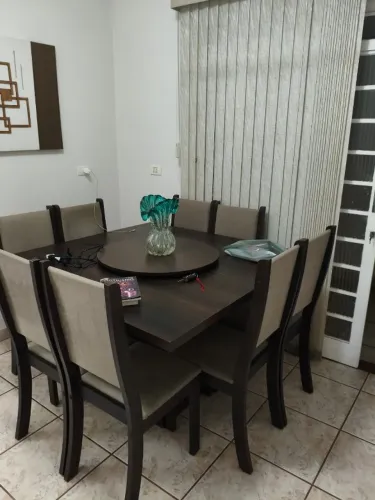 Mesa de jantar quadrada