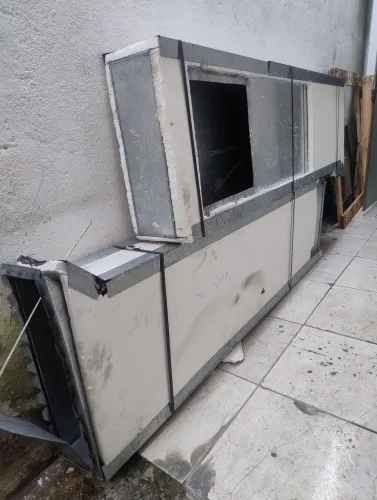 Vendo caixa/ para fumaça/  ou ar condicionado 