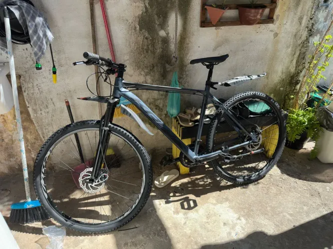 Estou vendendo uma bicicleta aro 29 só tem um mês de comprado