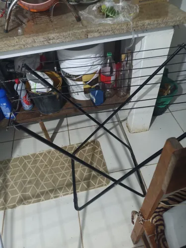 Vendo dois varais de pé