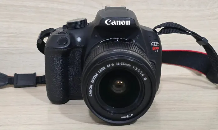 Canon t5 + lente 18-55mm + 55-250MM