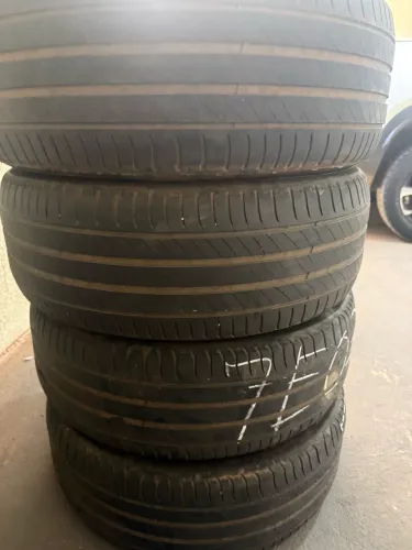 Pneus michelin 215/55 R17