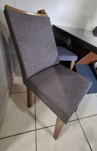 Vendo mesa de jantar com 6 cadeiras