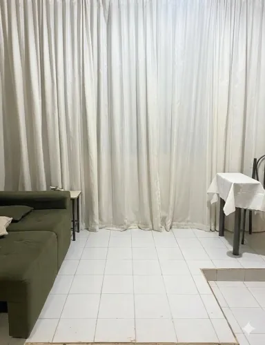 Duas cortinas grandes com medidas de 2,84x2,55