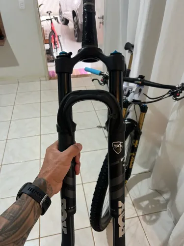 Suspensão FOX stepcast 32 100mm