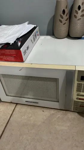 Vende-se microondas, funciona perfeitamente. 