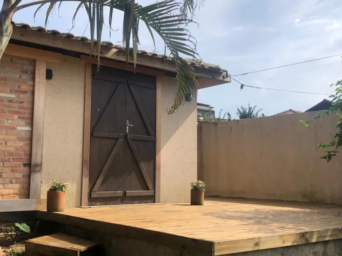 CASA ENTRE O PICO DA TRIBO E O QUINTAL BUTIÁ