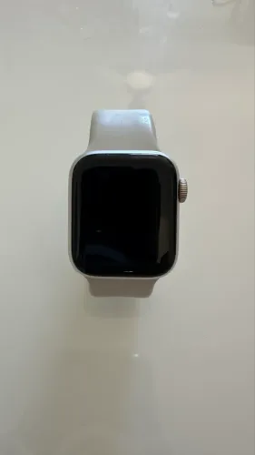 Apple Watch SE 2 40mm Silver (98% de bateria e cabo original)