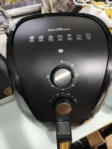 Fritadeira Air Fryer Britânia 5L Antiaderente Gold 1500W BAF45A-NOVA na CAIXA