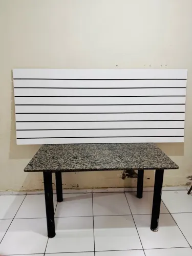 Painel Expositor Canelado C/Ganchos