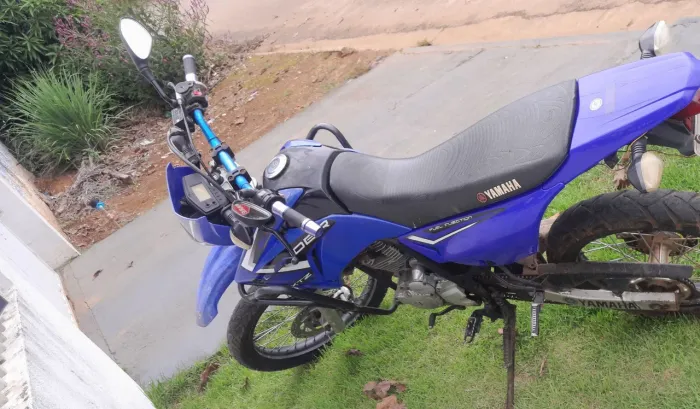 Vendo lander 2009 com 48 mil km super conservada, ou troco por biz, tambem parcelo cartão.